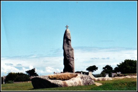 Menhir christiannisé de Brignogan (Finistère).jpg