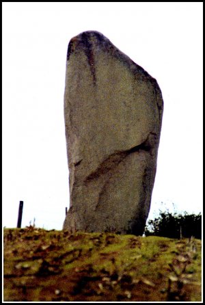 Menhir de Avrillé (Maine et Loire).jpg