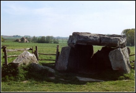 Dolmen  de Conneré (Sarthe).jpg
