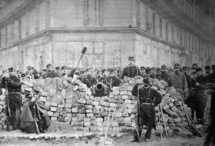 Barricade_Voltaire_Lenoir_Commune_Paris_1871.jpg